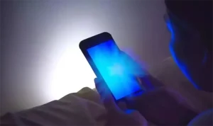 علت کم و زیاد شدن نور صفحه گوشی